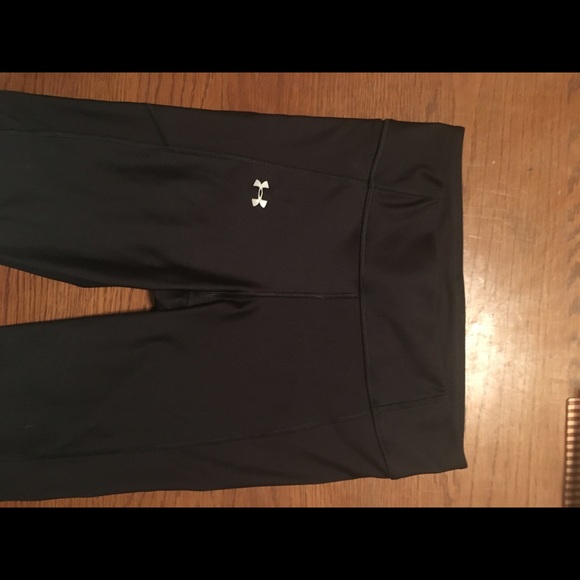 Under Armour Pants - Medium under armour cropped leggings